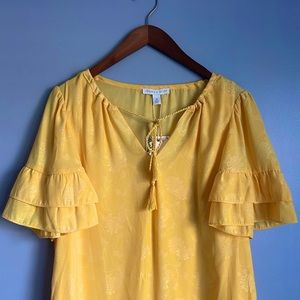 ✨NWT✨ Chelsea & Violet ruffle sleeve yellow shift dress, size medium